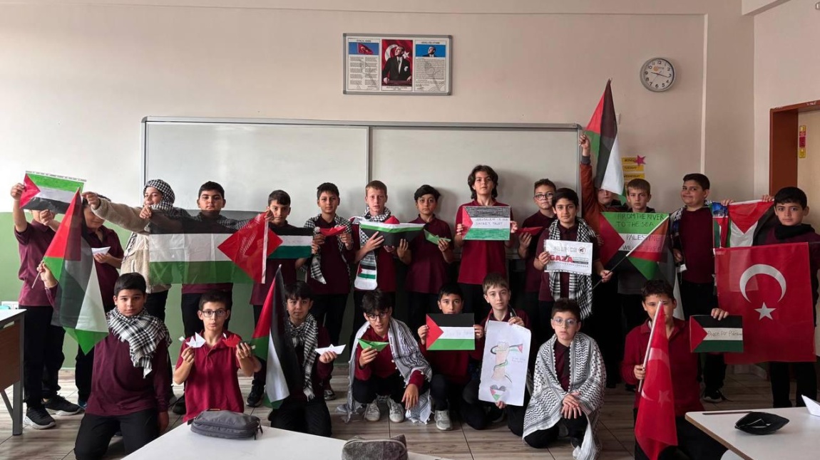 KALBİMİZ FİLİSTİN'LE ATIYOR